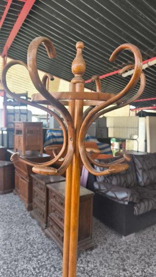 Perchero de madera antiguo