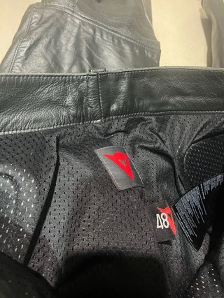 Pantalones de cuero Dainese negros
