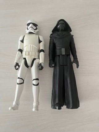 Figuras Star Wars: Stormtrooper y Kylo Ren