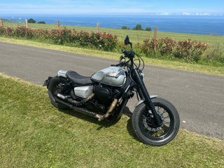 Honda Shadow 750 Bobber y Yamaha R1