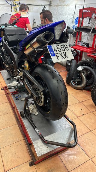 Honda Shadow 750 Bobber y Yamaha R1
