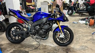Honda Shadow 750 Bobber y Yamaha R1