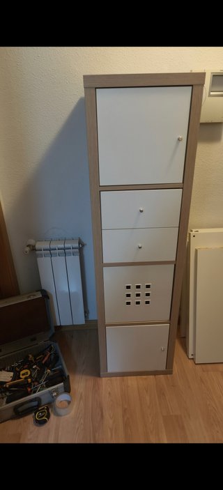 Estantería Kallax blanca y marrón