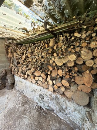 Leña para chimenea o barbacoa