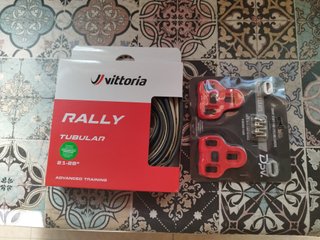Vittoria Rally Tubular y Calas KEO