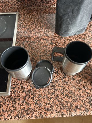 Termo y 2 tazas aluminio con funda - no usados