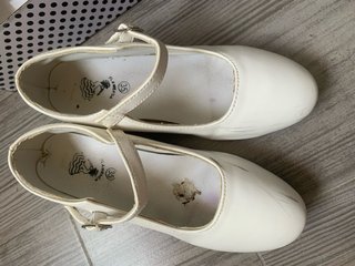 Tacones blancos flamenca/feria n.35 buen estado 7€