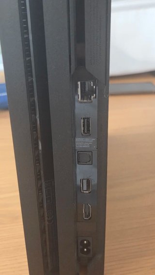 PS4 1TB Nera + 2 Controller Camouflage