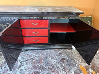 Mueble chino lacado negro y dorado