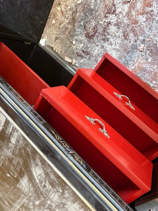 Mueble chino lacado negro y dorado