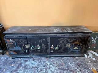Mueble chino lacado negro y dorado