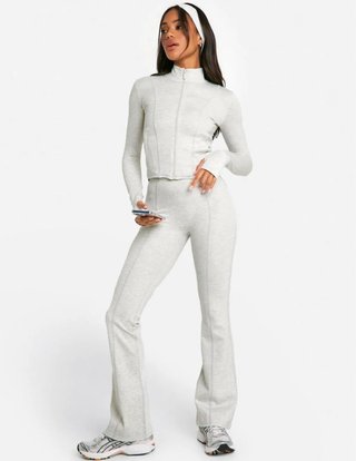 Conjunto deportivo gris mujer