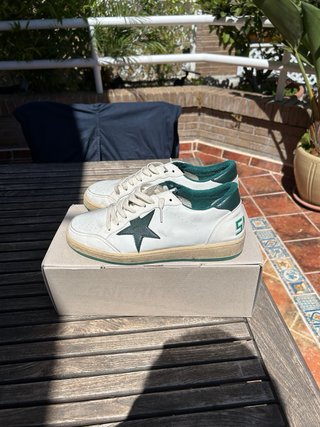 Golden Sneakers Blancas y Verdes