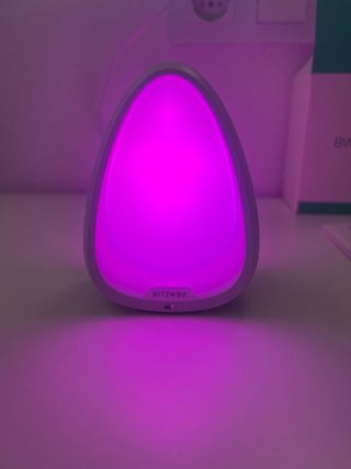 Lamparita de mesa moderna, luz de noche.