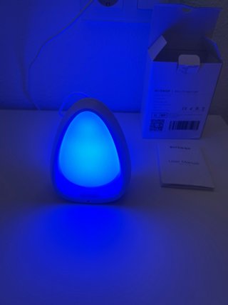 Lamparita de mesa moderna, luz de noche.