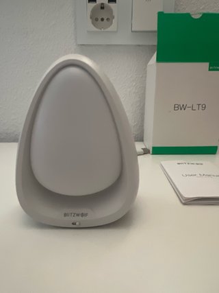 Lamparita de mesa moderna, luz de noche.