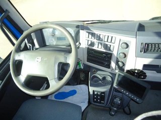Volvo FL 240-CAMIONES GANCHO PORTACONTENEDOR
