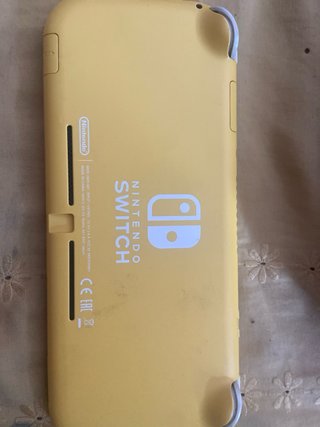 Nintendo Switch Lite Amarilla + 2 juegos