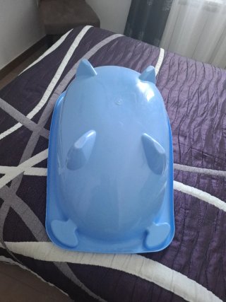 Bañera para bebé azul con dibujo