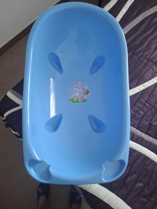 Bañera para bebé azul con dibujo