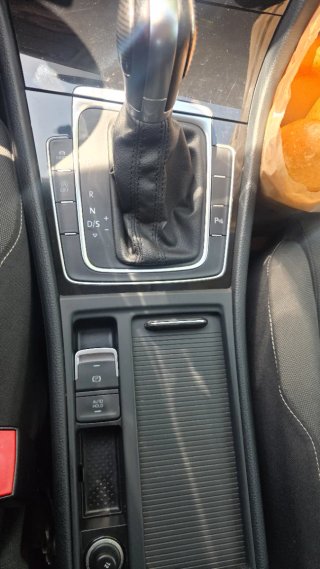 Volkswagen Golf Gris 2244 HXJ