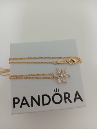 Collar Pandora Flor Circonitas Doradas