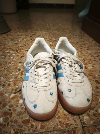 Adidas Gazelle flores beige y azul