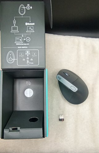 Logitech MX Vertical Ratón Ergonómico Inalámbrico