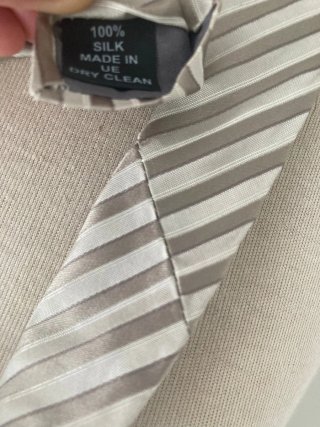 Corbata Seda Caramelo Rayas Grises y Blancas