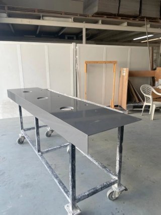 Lavabo Silestone con 3 orificios para Bol y faldón
