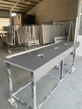 Lavabo Silestone con 3 orificios para Bol y faldón