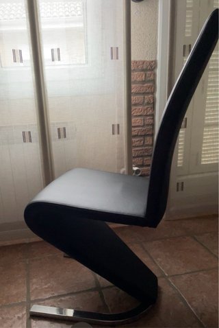MAISONS DU MONDE.Pack 4 sillas CANTILEVER negras
