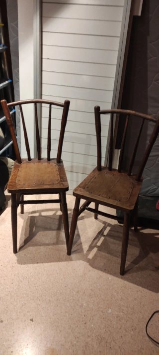 2 Sillas antiguas de madera