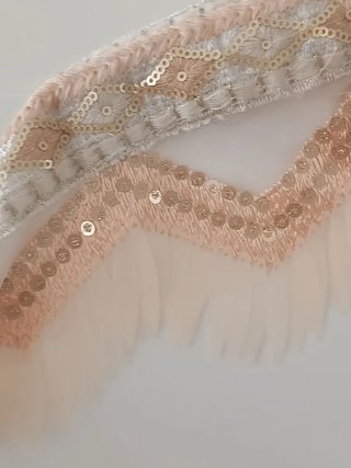 Camiseta fantasía M lentejuelas y plumas