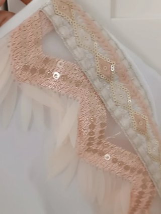 Camiseta fantasía M lentejuelas y plumas