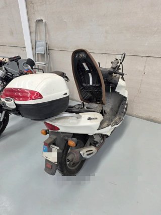 Suzuki Epicuro 150 UC150Y Maxi Scooter