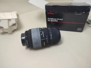 Objetivo Sigma 70-300mm F4-5.6 DG Macro montura.