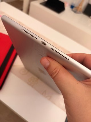 iPad 7ª Gen Apple Roja