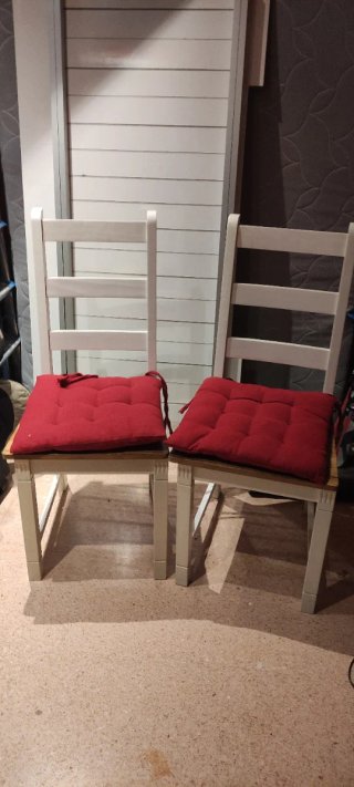 Sillas de Madera Blancas y Marrones