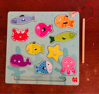 Puzzle magnético de madera con animales marinos