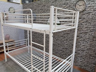 Cama individual metálica blanca