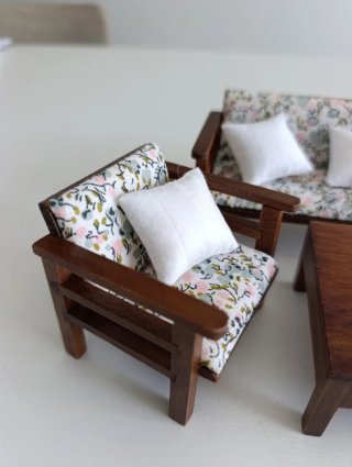 Muebles para casa de muñecas