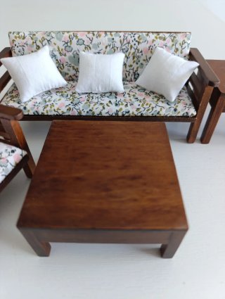 Muebles para casa de muñecas