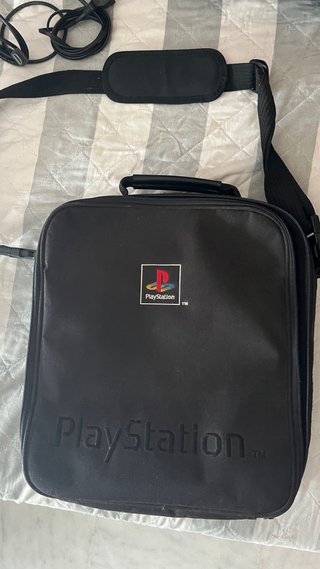 PS4 Slim 1TB Nera + 5 Giochi + Custodia portatile