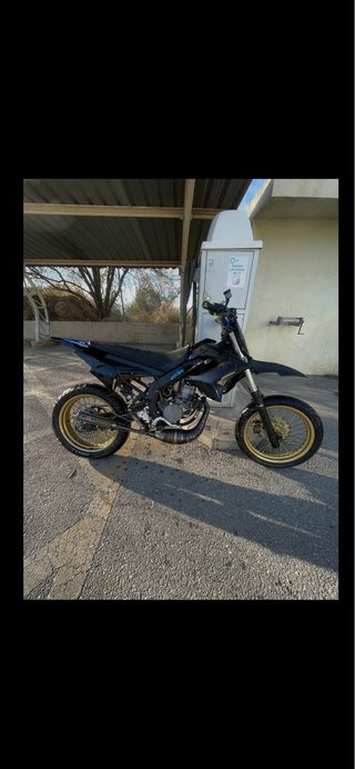 Supermotard Locura Negra y Dorada