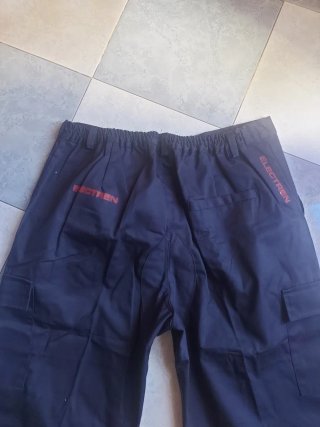 Pantalón de trabajo negro y amarillo