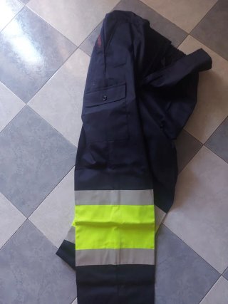Pantalón de trabajo negro y amarillo