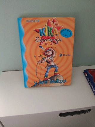 Pack de dos libros dea saga Kika super bruja