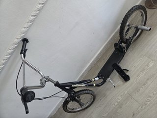 Patinete scooter con soporte