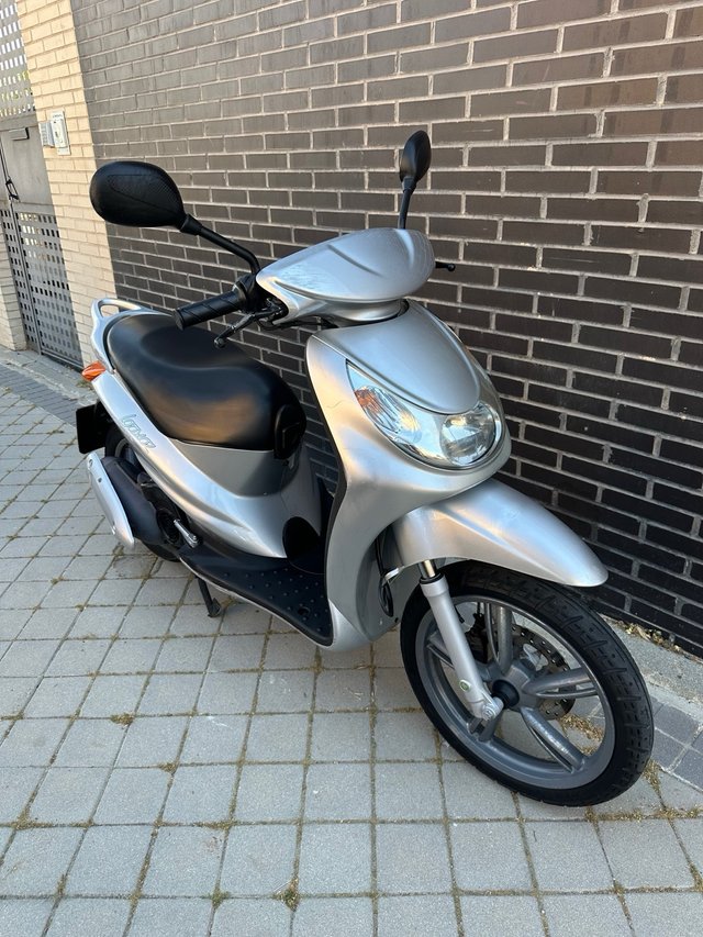 Piaggio 125cc Scooter - 2010 - 12.000 km